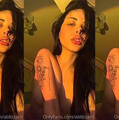 Amanda Welp teasing her perfect tits