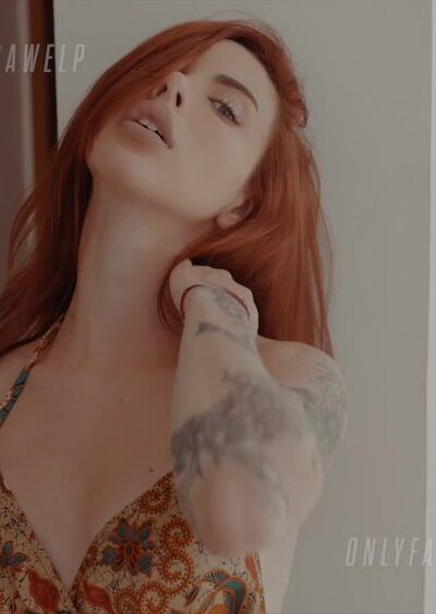 onlyfans brazilian redhead babe Amanda Welp teasing her sexy body video leaked
