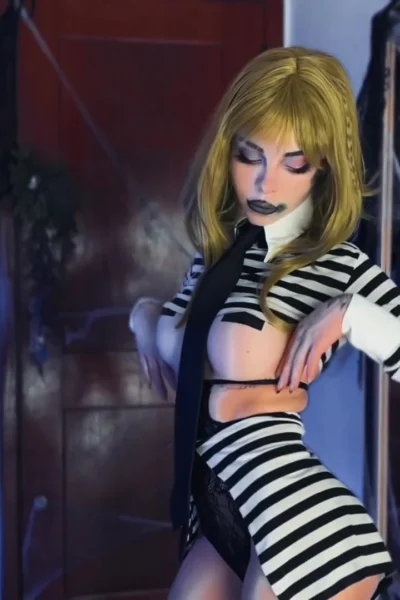 sexy clonw girl Amanda Welp teasing her naked boobs