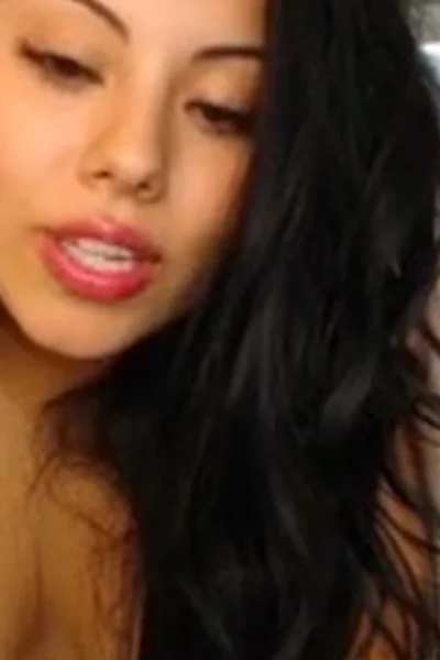 Steffy moreno teasing her naked body in the mirror