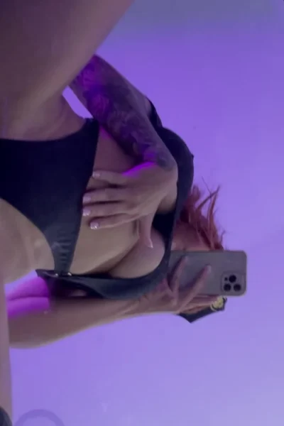 sexy slut Maria Del Mar playing with her pussy close-up video leaked