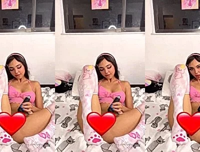 layladeline playing with her black vibrator