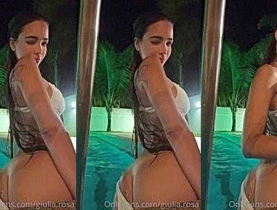 Giulia Rosa teasing her big butt in the pool