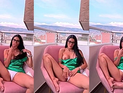glasses Latina girl Hanna Miller leg spread masturbation on the balcony video leaked