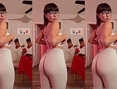 sexy Salome Munoz teasing her big booty in her yoga pants