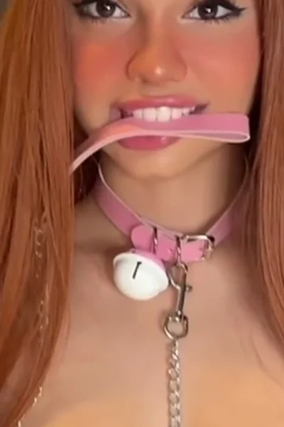 layladeline teasing her naked body in her choker and leashed