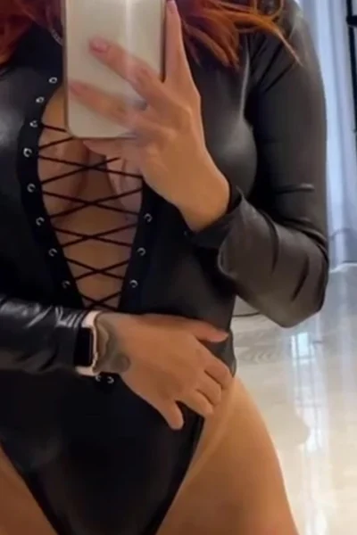 onlyfans babe Maria Del Mar teasing her sexy body in her latex lingerie video leaked