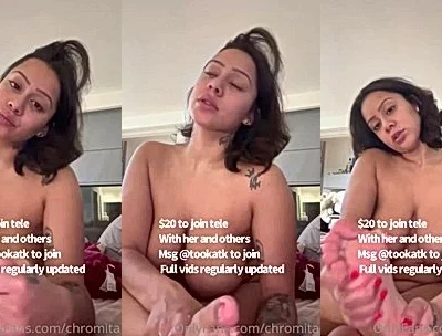 Chromazz showing off her naked body dildo fuck in bed