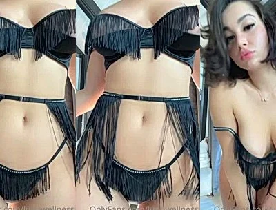 LupuWellness teasing her big booty in her sexy lingerie