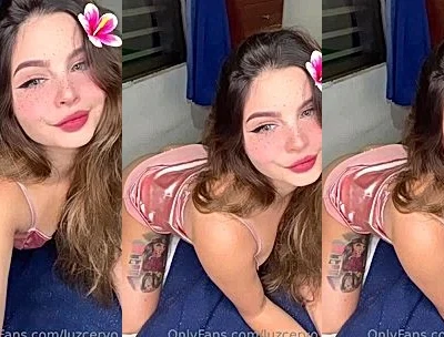 Luz Cervo twerking her sexy ass livestream