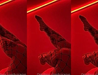 Luz Cervo teasing her feet in fishnet