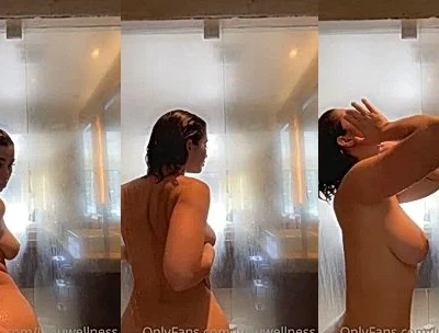 LupuWellness teasing her naked body post shower