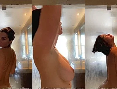 LupuWellness teasing her naked body in the living room