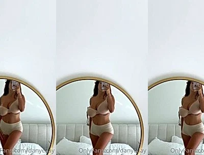 Danielley Ayalaa teasing her hot naked body in the mirror