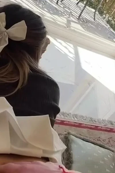 Katiana Kay warming up her pussy in winter