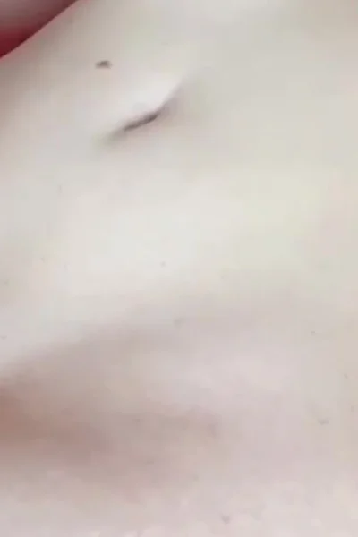 Defiantpanda teasing her hairy pussy close-up