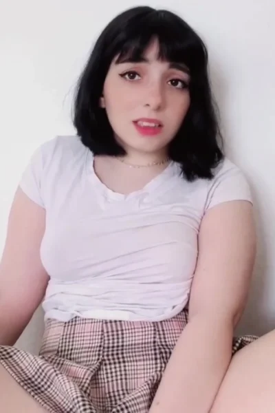 Defiantpanda fingering her wet pussy wearing short skirt